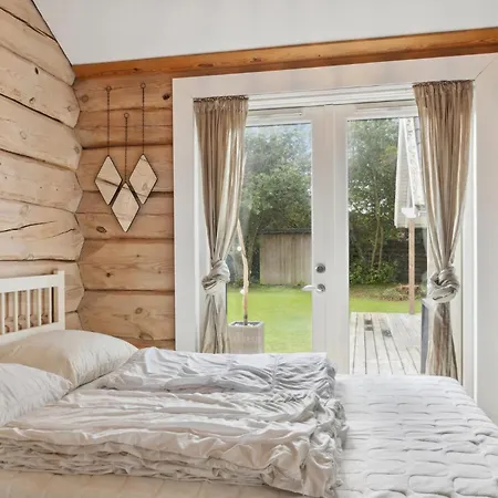 Casa de Férias Gorgeous In Vaeggerlose With Sauna Bøtø By